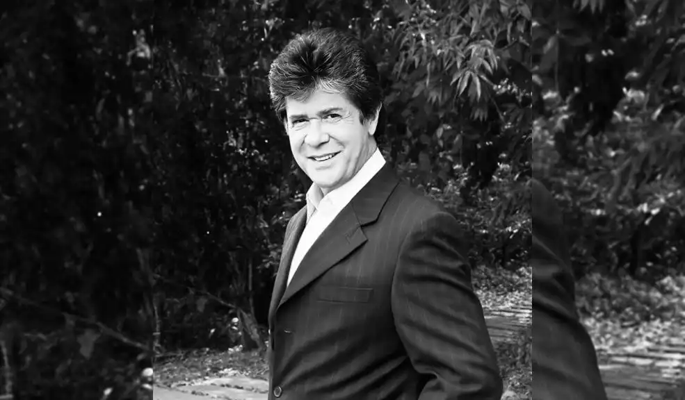 La televisión venezolana está de luto: falleció Eduardo Serrano, reconocido actor 2 La televisión venezolana está de luto: falleció Eduardo Serrano, reconocido actor La pantalla chica de Venezuela está de luto por la partida de Eduardo Serrano, actor venezolano conocido por producciones como El cuerpo del deseo, La fan y El rostro de la venganza. Serrano falleció este jueves 11 de septiembre a los 82 años, tras una larga lucha contra el cáncer que lo mantuvo hospitalizado en Miami, Estados Unidos.