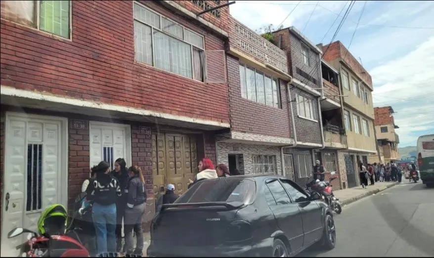 Le apagaron la vida a Najibe en Soacha. Su madre clama justicia 2 Le apagaron la vida a Najibe en Soacha. Su madre clama justicia Najibe, una joven de 20 años, fue asesinada a bala dentro del bar que administraba junto a su pareja. Un desconocido entró disparando y uno de los proyectiles le quitó la vida. Su madre clama justicia para que el feminicidio de su hija no quede en el olvido.