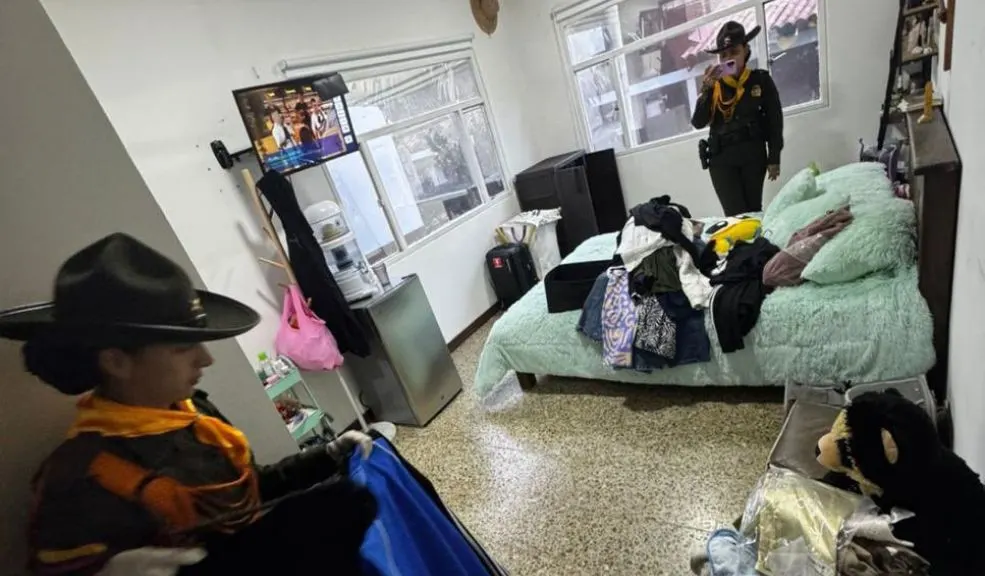 Le decomisaron el celular a Epa Colombia en requisa carcelaria 2 Le decomisaron el celular a Epa Colombia en requisa carcelaria En medio de un operativo de control de celdas de la Sección de Carabineros se encontraron tres teléfonos móviles ocultos, de los cuales uno pertenecía a Epa Colombia.