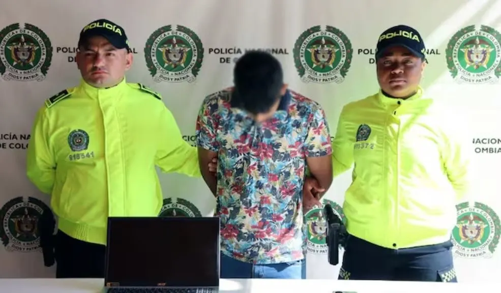 Le ponen freno a red de explotación sexual infantil En un megaoperativo, la Policía y la Fiscalía desarticularon una red dedicada a la pornografía infantil que distribuía material de niños, niñas y adolescentes al extranjero. La organización habría recaudado más de 100 millones de pesos mientras sometía a los menores a esclavitud sexual.
