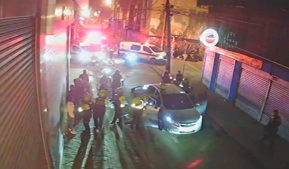 Los Mártires: plan candado permite recuperar carro robado por cuatro sujetos En Los Mártires, cuatro sujetos señalados de participar en el robo de un carro fueron capturados. La Policía Nacional activó un plan candado en el sector de La Favorita, que permitió la ubicación y recuperación del vehículo.