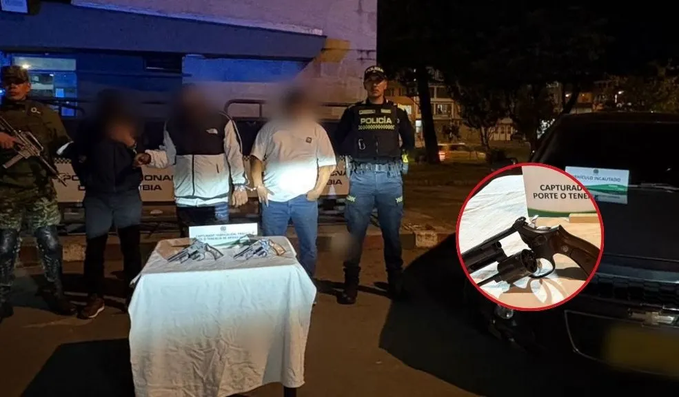 En Suba capturan a tres hombres por comercializar armas de fuego Tres hombres fueron capturados en el barrio Rincón Norte, en la localidad de Suba, cuando, al parecer, pretendían comercializar armas de fuego.