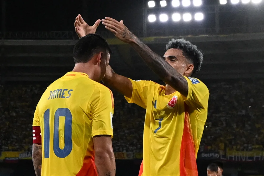 Misión cumplida: la Selección Colombia selló su boleto de regreso al Mundial Con goles de James Rodríguez, Jhon Córdoba y Juan Fernando Quintero, la Selección Colombia goleó 3-0 a Bolivia y selló su clasificación al Mundial de 2026.