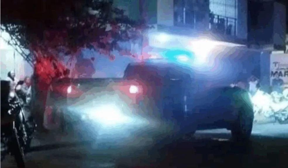Matan a comerciante y prenden fuego a su apartamento 3 Matan a comerciante y prenden fuego a su apartamento Las autoridades investigan el caso de un comerciante, quien murió tras recibir múltiples heridas con arma blanca. Sus victimarios, para ocultar el crimen, prendieron fuego a su apartamento, en Maicao.