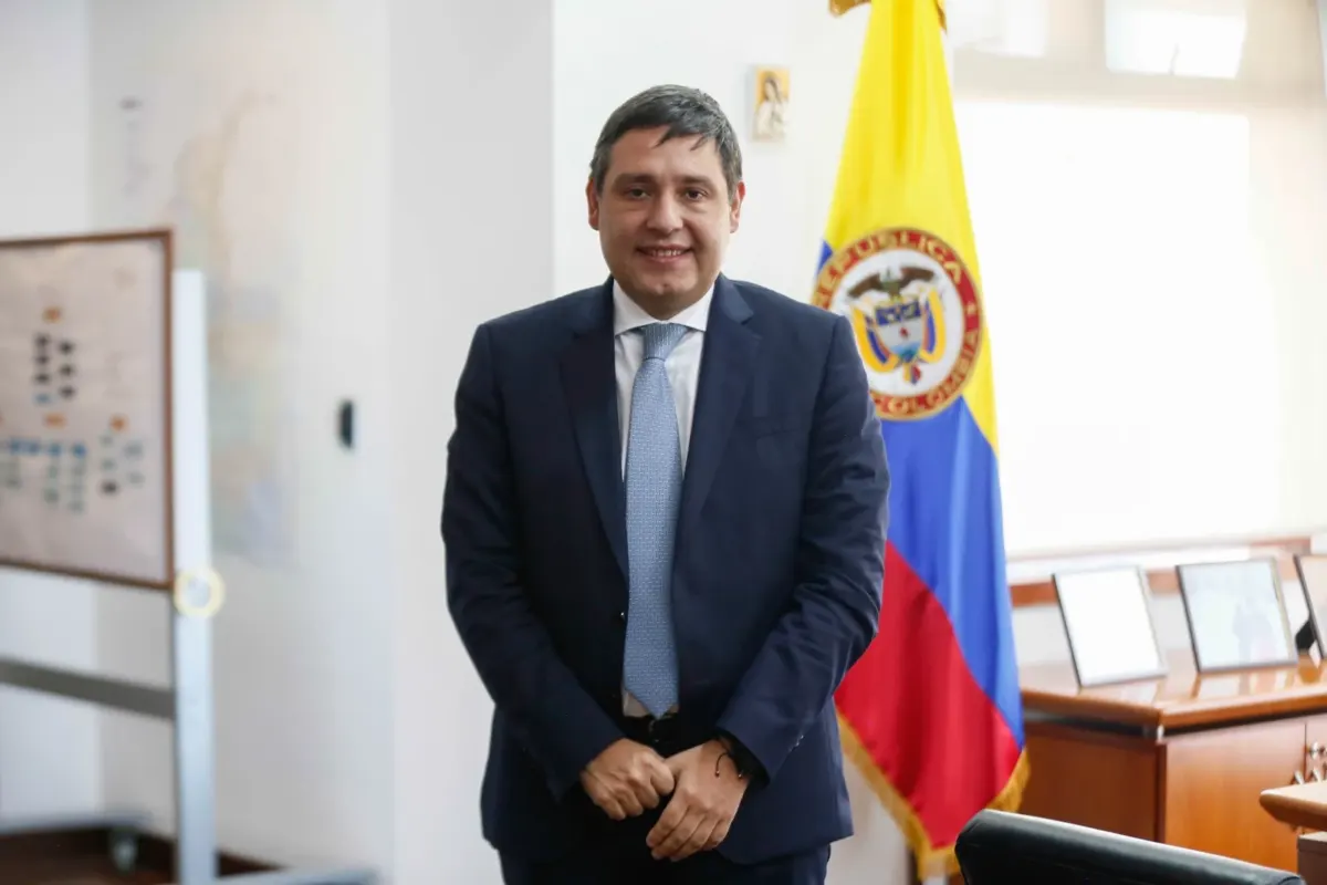 Entrevista con Mauricio Lizcano: el candidato a la Presidencia que busca la "unidad" 2 Entrevista con Mauricio Lizcano: el candidato a la Presidencia que busca la "unidad" En entrevista con Q’HUBO, Mauricio Lizcano contó la razón que lo motivó a lanzarse a la candidatura por la Presidencia de la República. De igual manera, contó lo que buscará cambiar, en caso de ser elegido en las elecciones de 2026. Su apuesta, construir "puentes" en vez de "muros".
