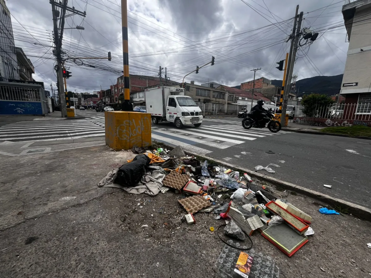 Misteriosa muerte en Barrios Unidos: hallan el cadáver en plena calle 1 Misteriosa muerte en Barrios Unidos hallan el cadaver en plena calle.