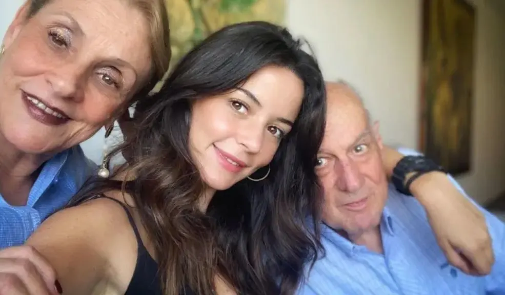 Muere el papá de Maleja Restrepo: "Le besé la cabeza y me fui dejando un pedazo de mi alma" 1 Muere el papá de Maleja Restrepo: "Le besé la cabeza y me fui dejando un pedazo de mi alma" Maleja Restrepo compartió en redes sociales un emotivo mensaje para despedir a su papá, quien estuvo luchando contra el deterioro de una enfermedad en sus últimos momentos.