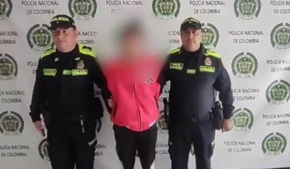 Mujer extranjera detenida en Cáqueza por la muerte de su pareja En Cáqueza, una mujer extranjera fue capturada por el presunto homicidio de su pareja sentimental, después de haberle propinado una herida con un objeto cortopunzante en una de sus extremidades.