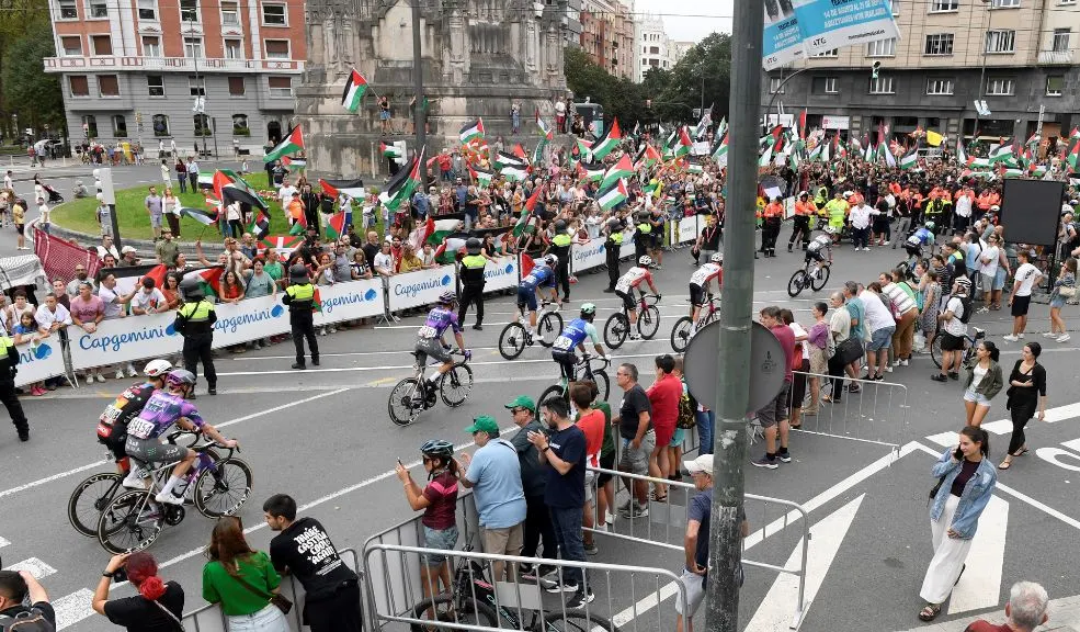 No hubo ganador en la etapa 11 de la Vuelta a España. Le contamos por qué 2 No hubo ganador en la etapa 11 de la Vuelta a España. Le contamos por qué Incidentes causados por una manifestación, cerca a la meta, obligó a La Vuelta a España a dar por finalizada su etapa 11. Le contamos el reporte.