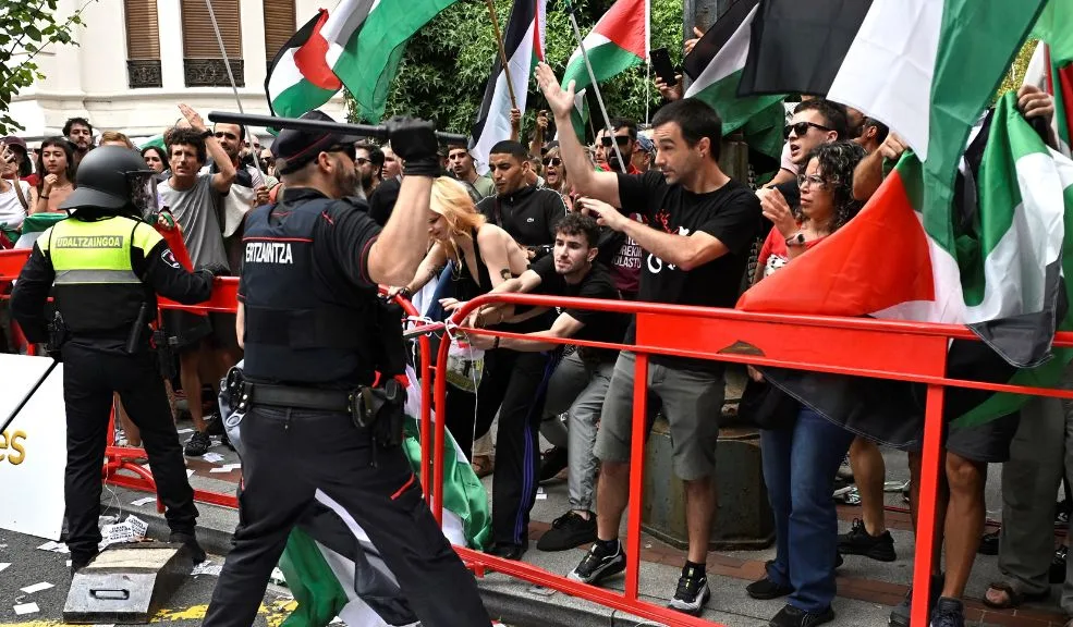 No hubo ganador en la etapa 11 de la Vuelta a España. Le contamos por qué 3 No hubo ganador en la etapa 11 de la Vuelta a España. Le contamos por qué Incidentes causados por una manifestación, cerca a la meta, obligó a La Vuelta a España a dar por finalizada su etapa 11. Le contamos el reporte.