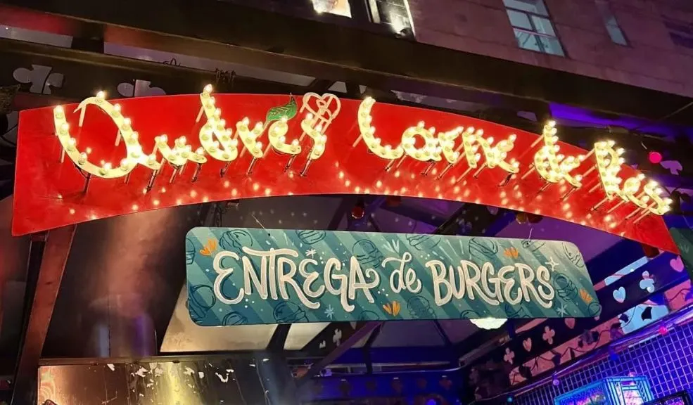 Nueva denuncia contra Andrés DC: falla de máquina de humo dejó 9 lesionados 2 Nueva denuncia contra Andrés DC: falla de máquina de humo dejó 9 lesionados El restaurante Andrés DC está en el centro de una fuerte controversia. Nueve comensales denunciaron haber sufrido quemaduras debido a una falla en una máquina de humo. El establecimiento emitió una respuesta oficial.