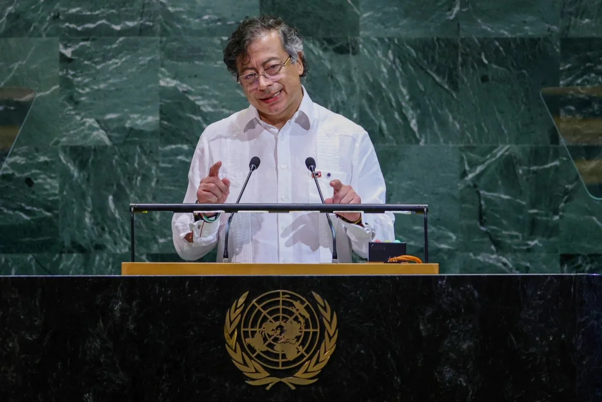Estados Unidos le revocará la visa al presidente Gustavo Petro La Embajada de Estados Unidos en Bogotá ha tomado la decisión de revocar la visa al presidente de Colombia, Gustavo Petro. Advirtió que la medida se debe a que el mandatario habría incitado a la violencia en el país norteamericano.