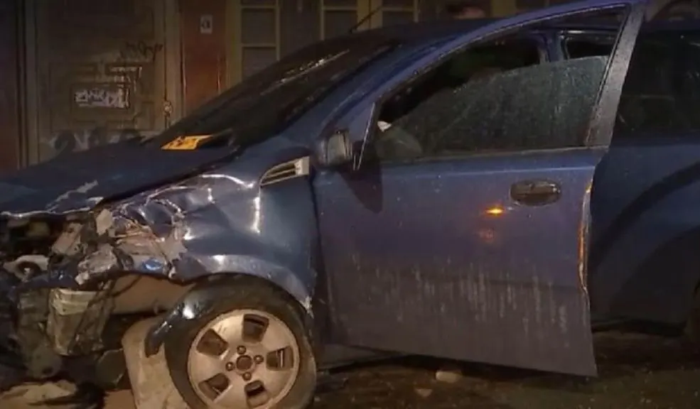 Pillos robaron un carro y se estrellaron en Tunjuelito Los hurtos no se detienen en Bogotá. En esta ocasión, un conductor de plataforma fue víctima de delincuentes que pidieron un servicio a través de la aplicación. En medio de la huida, los pillos terminaron chocando el vehículo en Tunjuelito.