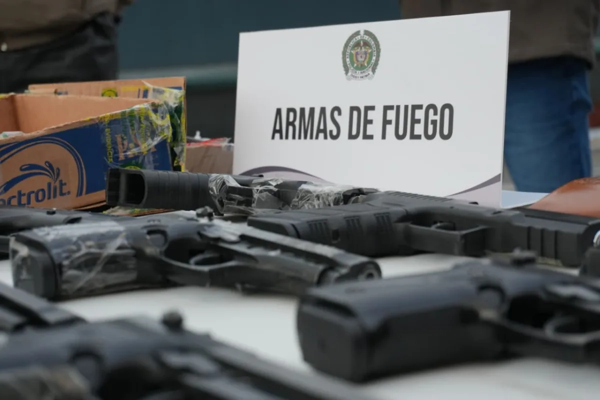 La Policía captura a 30 personas señaladas de homicidios cometidos en Bogotá La Policía de Bogotá, de la mano de la Secretaría de Seguridad y la Fiscalía, logró la captura de 30 personas señaladas de homicidio. Le contamos los casos más relevantes y las cifras a tener en cuenta en materia de criminalidad.