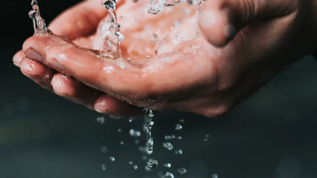 Póngase las pilas, no vaya a ser que lo dejen sin agua 2 Póngase las pilas, no vaya a ser que lo dejen sin agua Prográmese para los cortes de agua que realizará el Acueducto de Bogotá en los primeros días del mes, debido a trabajos de mantenimiento y reparación en la red de suministro de distintos barrios y localidades de la ciudad.