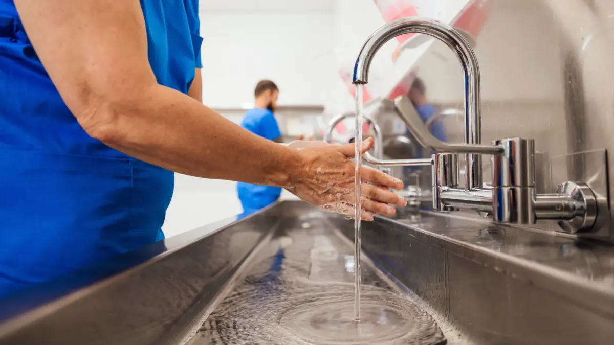 Póngase las pilas, no vaya a ser que lo dejen sin agua 6 Póngase las pilas, no vaya a ser que lo dejen sin agua Prográmese para los cortes de agua que realizará el Acueducto de Bogotá en los primeros días del mes, debido a trabajos de mantenimiento y reparación en la red de suministro de distintos barrios y localidades de la ciudad.