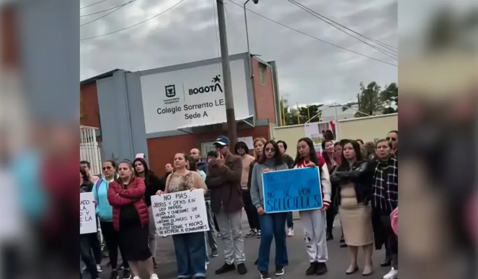 Puente Aranda: amenazan al concejal Leandro Castellanos tras denunciar graves irregularidades en el Colegio Sorrento El concejal de Bogotá, Leandro Castellanos, denunció haber recibido amenazas contra su vida e integridad luego de hacer públicas las graves irregularidades que, según padres de familia, se estarían presentando en el Colegio Sorrento, en la localidad de Puente Aranda.