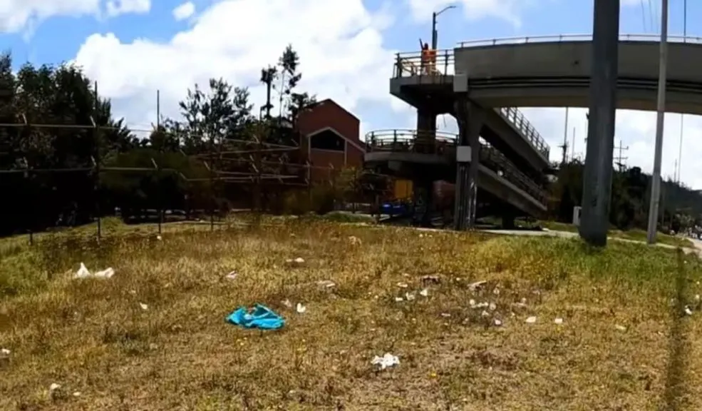 Supuesto robo en Sibaté a chico 'parkour' era un montaje El supuesto intento de robo al creador de contenido y deportista urbano, @julianpks, que se hizo viral en redes sociales, era en realidad un montaje. El mismo joven reconoció que la escena, donde se le veía siendo intimidado en un puente de Sibaté, fue actuada.