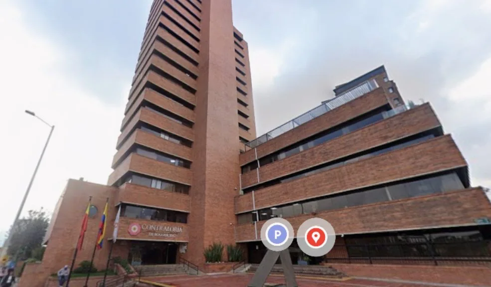 Se llevó a cabo la primera prueba en la elección del nuevo Contralor de Bogotá 1 Se llevó a cabo la primera prueba en la elección del nuevo Contralor de Bogotá Se dio un paso clave en la elección del nuevo Contralor de Bogotá con la prueba de conocimiento realizada este domingo 21 de septiembre en la Universidad Sergio Arboleda, donde los cien aspirantes se enfrentaron para quedar entre los tres finalistas.