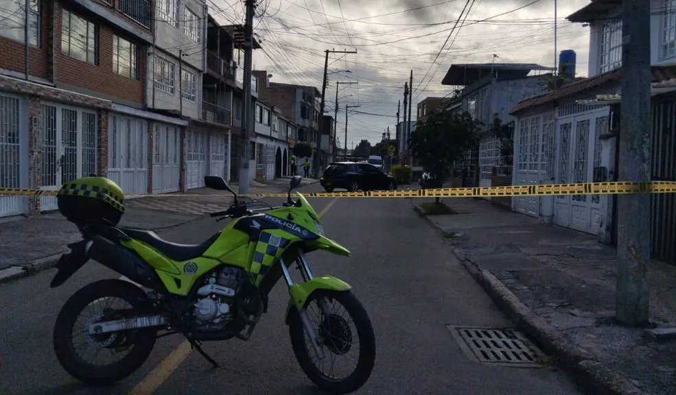 Puente Aranda: hay más detalles del asesinato de expolicía en La Ponderosa 1 Puente Aranda: hay más detalles del asesinato de expolicía en La Ponderosa Daniel Emilio Quiroga es el expolicía que perdió la vida tras ser víctima de un ataque a bala en el barrio La Ponderosa de Puente Aranda. Conocimos más detalles del hecho y sobre su vida. Le contamos.