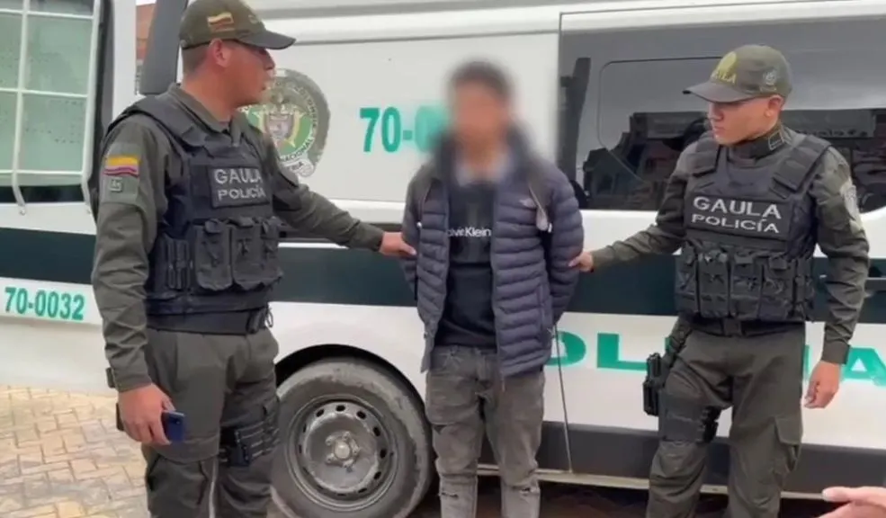 Soacha: Capturan alias 'Maracay' secuestrador del Tren de Aragua El GAULA captura a alias ‘Maracay’, presunto miembro del Tren de Aragua que habría secuestrado a un ciudadano en Soacha, le robó dinero y además exigió una recompensa a sus allegados por su libertad.