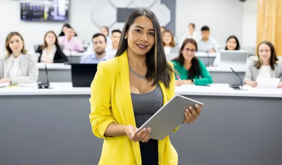 Areandina forma a profesionales que lideran el cambio en sus comunidades y en el país 1 Areandina forma a profesionales que lideran el cambio en sus comunidades y en el país Estudiar es la puerta para ingresar al mundo laboral con ventaja, y La Fundación Universitaria del Área Andina puede acompañarte en ese camino sin complicaciones ni sacrificios.