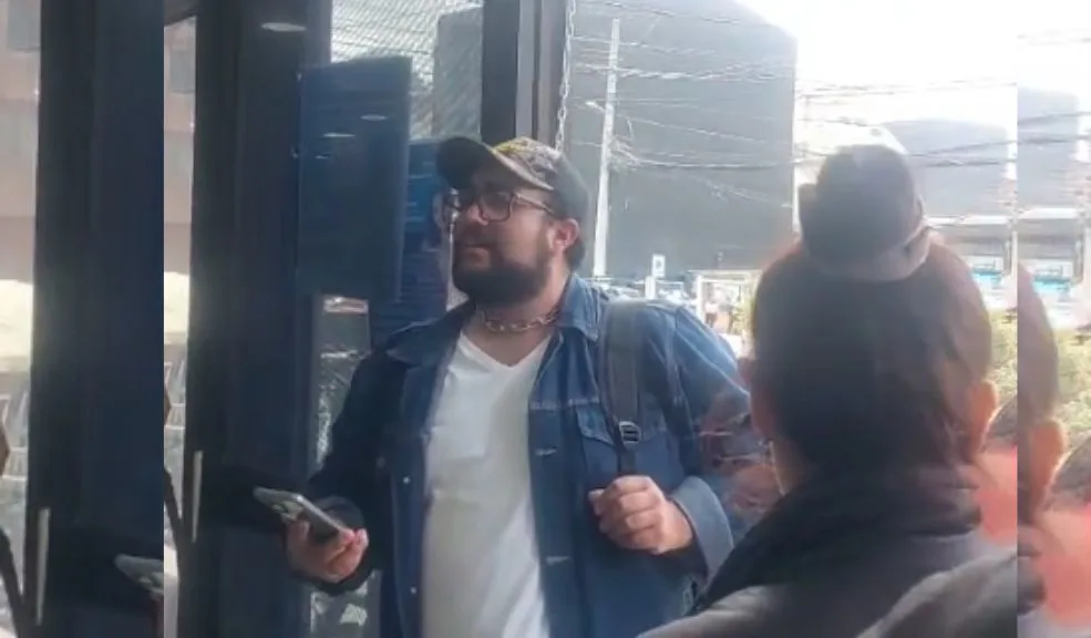 Usuario de Famisanar se encadenó al no recibir los medicamentos: la EPS dio respuesta del caso 8 Usuario de Famisanar se encadenó al no recibir los medicamentos: la EPS dio respuesta del caso Un video captó el momento en que un usuario de Famisanar se encadenó a la puerta de la sede principal como protesta por la no entrega del medicamento de su hijo. Nos comunicamos con la EPS, quien respondió sobre este caso.