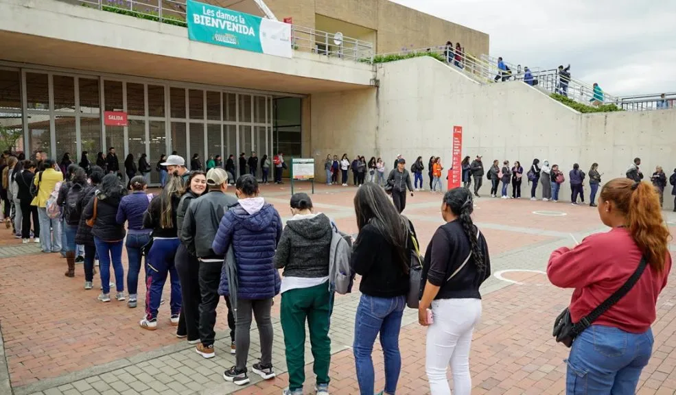 Últimos días para inscribirse a la Feria de Vivienda exclusiva para mujeres en Bogotá 1 Últimos días para inscribirse a la Feria de Vivienda exclusiva para mujeres en Bogotá Si está en búsqueda de vivienda propia, no deje pasar la oportunidad de inscribirse en la Feria de Vivienda pensada exclusivamente para mujeres. En el evento hay más de 2.400 viviendas VIP o VIS disponibles.