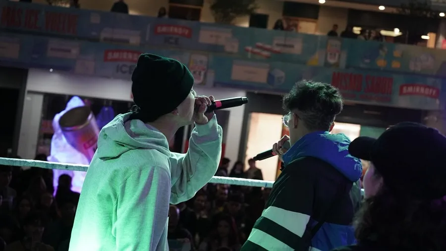 'Verso DiVerso' enciende el beat en La Media Torta de Bogotá Si le gusta el rap y está sin plan para este viernes, La Media Torta de Bogotá abre sus puertas al freestyle de 'Verso DiVerso', un espacio para derribar creencias, estereotipos, normas sociales y comportamientos machistas.