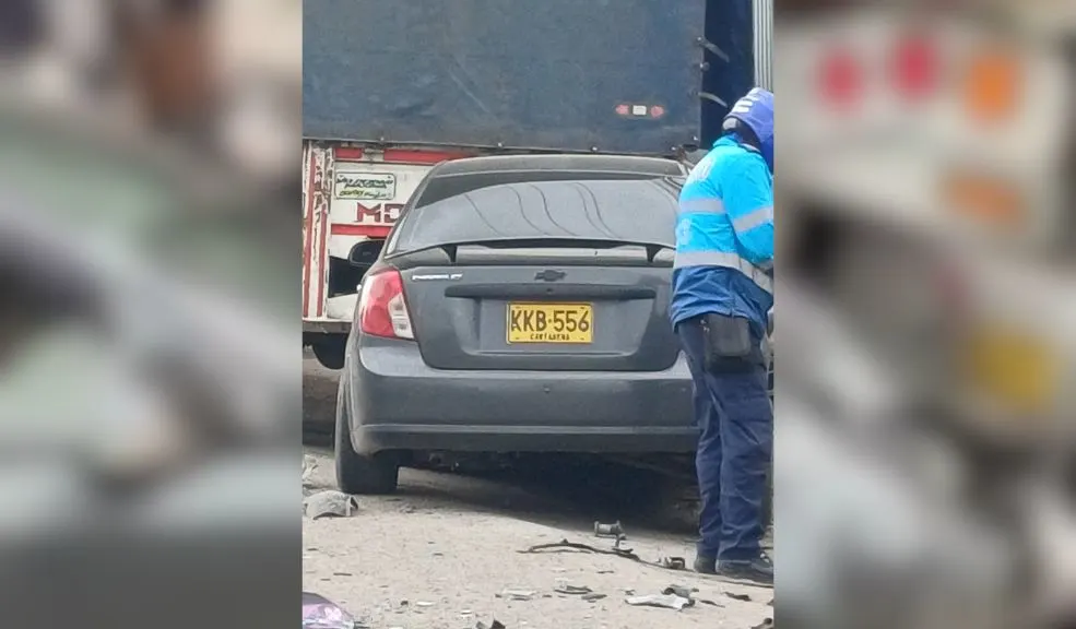 Aterrador: en Zipaquirá, motera pierde una extremidad tras ser chocada por un conductor 2 Aterrador: en Zipaquirá, motera pierde una extremidad tras ser chocada por un conductor Un conductor, en aparente estado de embriaguez, atropelló a una motera en una vía de Zipaquirá, causándole la pérdida de una extremidad. Este es el reporte.