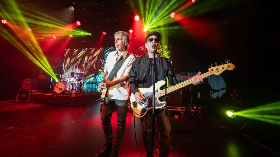 Estelares, los 'lobos' del rock argentino que llegan a conquistar al Festival Cordillera 2 Estelares, los 'lobos' del rock argentino que llegan a conquistar al Festival Cordillera La banda de rock argentina Estelares hará su debut en el Festival Cordillera 2025. Hablamos con su bajista, 'Pali' Silvera, sobre el nuevo disco de la agrupación, 'Los Lobos', y lo que puede esperar el público colombiano de su show.
