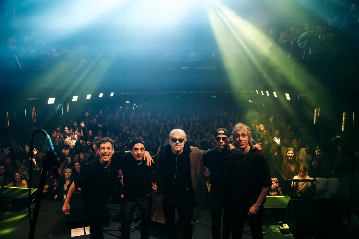 Estelares, los 'lobos' del rock argentino que llegan a conquistar al Festival Cordillera 3 Estelares, los 'lobos' del rock argentino que llegan a conquistar al Festival Cordillera La banda de rock argentina Estelares hará su debut en el Festival Cordillera 2025. Hablamos con su bajista, 'Pali' Silvera, sobre el nuevo disco de la agrupación, 'Los Lobos', y lo que puede esperar el público colombiano de su show.