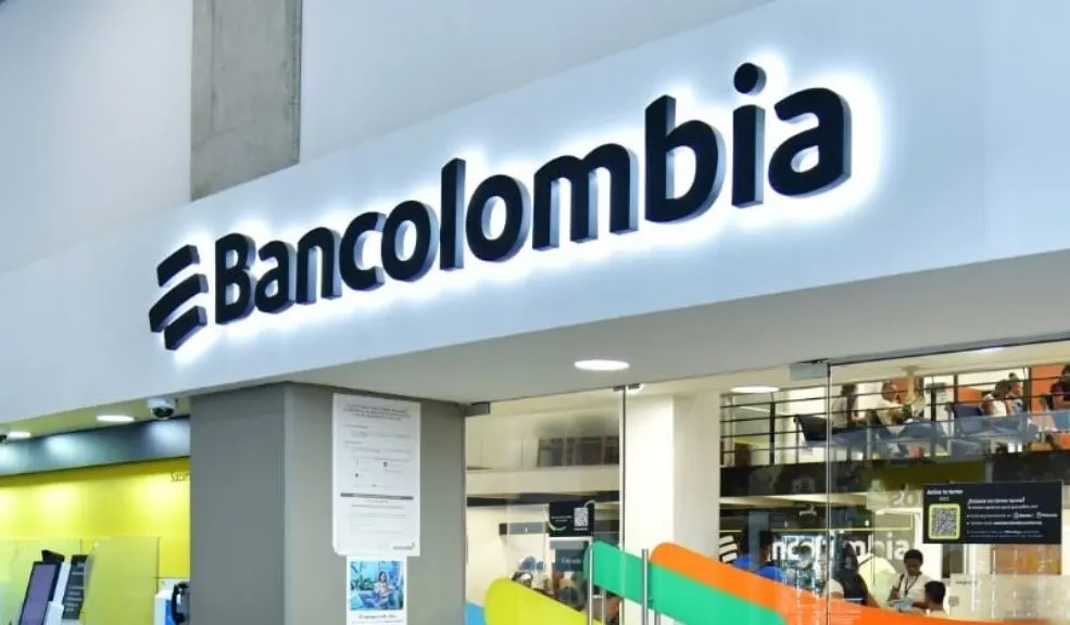 ¡Pilas! Bancolombia alerta por mensajes de estafa 1 ¡Pilas! Bancolombia alerta por mensajes de estafa Si le llega un mensaje de texto diciendo que le activaron un seguro que nunca compró, cuidado: puede ser una estafa. Bancolombia advirtió sobre una modalidad conocida como smishing, en la que delincuentes envían mensajes que parecen oficiales, pero esconden enlaces falsos para robar sus datos.
