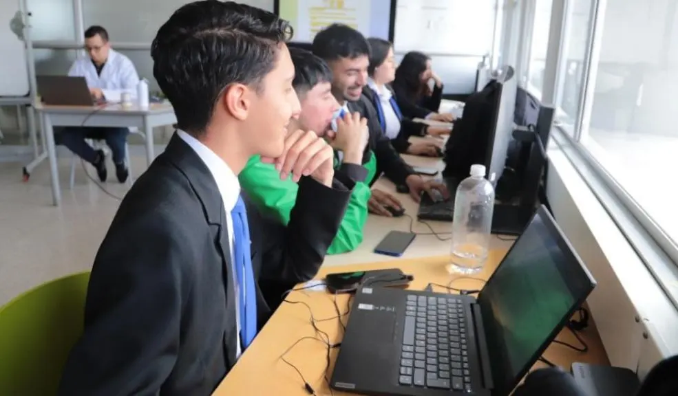 ¡Última chance para acceder a más de 1.500 becas en Bogotá! 1 ¡Última chance para acceder a más de 1.500 becas en Bogotá! Bogotá abrió más de 1.500 becas técnicas para jóvenes entre 14 y 28 años. La agencia Atenea cubrirá matrícula, apoyos económicos y acompañamiento laboral. Le contamos cómo participar.