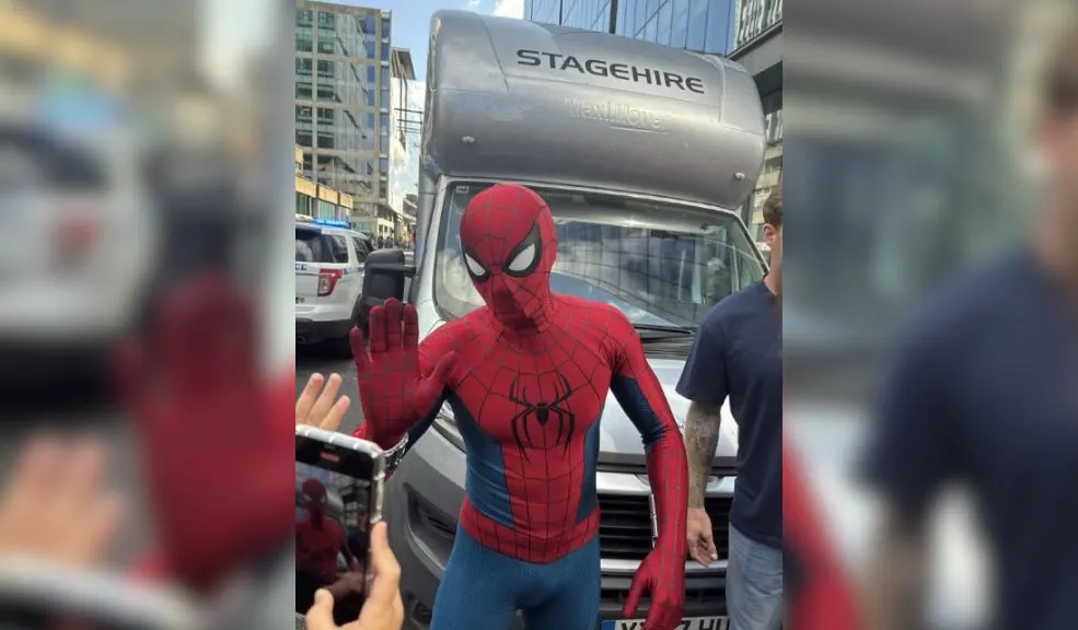 Tom Holland ingresa de urgencia tras accidente durante la grabación de Spider-Man 1 Tom Holland ingresa de urgencia tras accidente durante la grabación de Spider-Man El actor británico Tom Holland fue hospitalizado de urgencia después de sufrir un accidente en el rodaje de Spider-Man: Brand New Day.