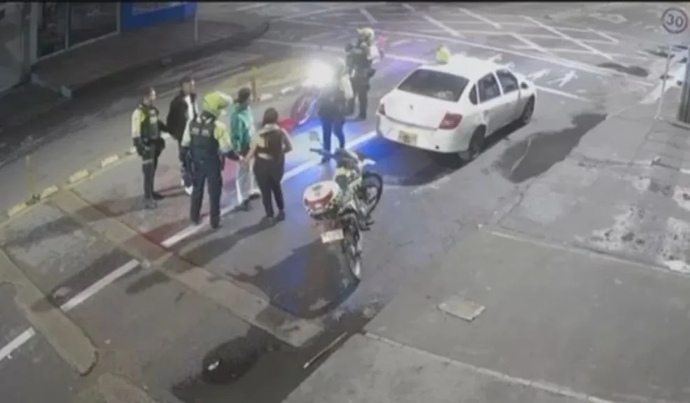 Kennedy: tres capturados tras robar un vehículo de plataforma en el barrio Castilla 1 Kennedy: tres capturados tras robar un vehículo de plataforma en el barrio Castilla Tres personas, entre ellas una mujer, fueron capturadastras robar un vehículo de plataforma digital en Castilla (Kennedy). La rápida reacción de la Policía y el plan candado permitieron recuperar el carro.