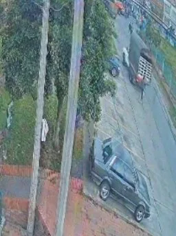 Accidente en Ciudad Bolívar: un peatón fue arrollado por un camión Una trágica muerte por accidente vial se registró esta tarde en el barrio Sierra Morena, Ciudad Bolívar, donde un peatón fue arrollado por un camión de carga.