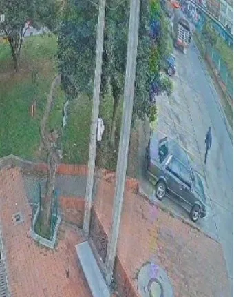 Accidente en Ciudad Bolívar: un peatón fue arrollado por un camión Una trágica muerte por accidente vial se registró esta tarde en el barrio Sierra Morena, Ciudad Bolívar, donde un peatón fue arrollado por un camión de carga.
