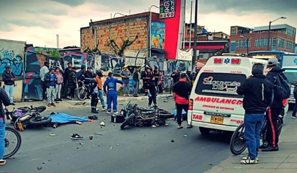 Accidente en la Av. Mutis: una de las víctimas mortales era madre de un niño 4 Accidente en la Av. Mutis: una de las víctimas mortales era madre de un niño Se conocen más detalles del grave accidente ocurrido en la mañana de este viernes en la Avenida Mutis. Una de las víctimas sería madre de un niño. Uno de los testigos la identificó. Conozca este drama familiar.
