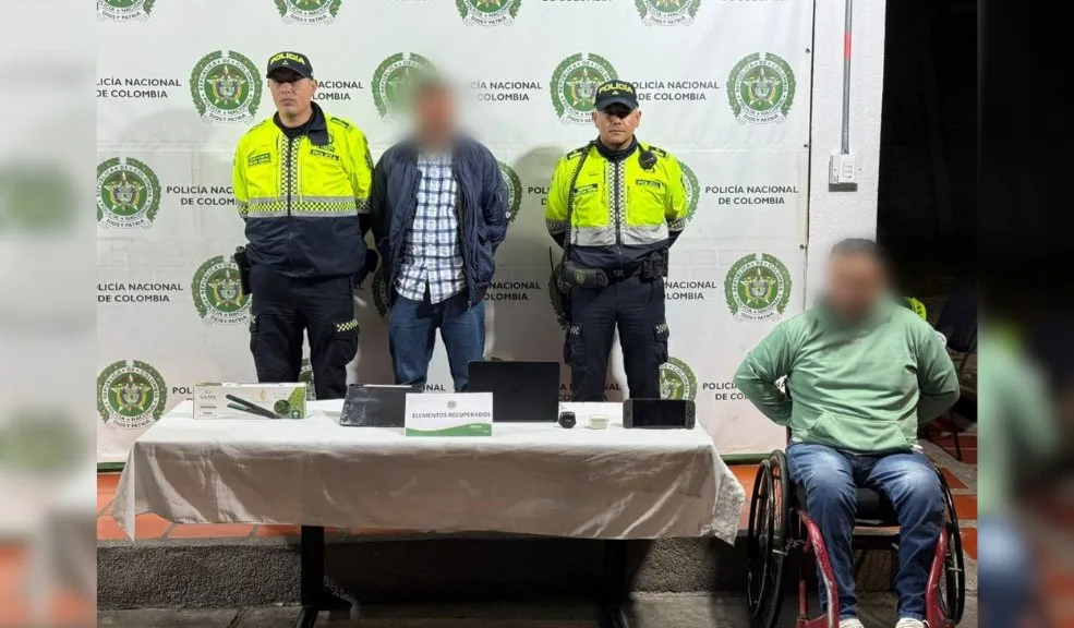 Agarraron a 'rompevidrios' en Chapinero, uno iba en silla de ruedas Hombres de la Policía de Chapinero dieron captura en las últimas horas a dos hombres, uno de ellos en silla de ruedas, que robaron a través de la modalidad de rompevidrios.