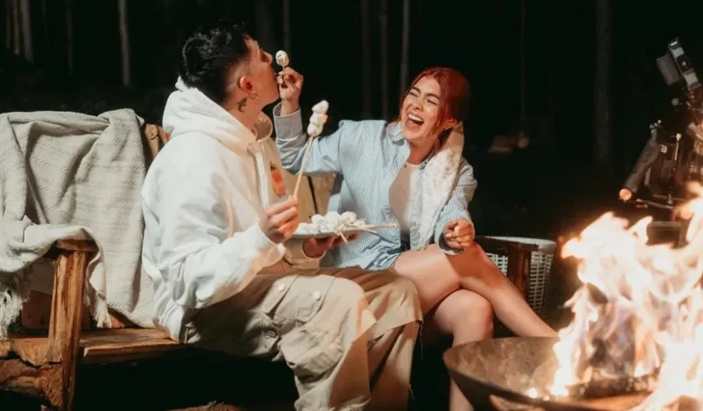 Andy Rivera presentó a su nueva novia en pleno concierto 4 Andy Rivera presentó a su nueva novia en pleno concierto Andy Rivera compartió un romántico beso en tarima con su nueva novia, la influencer Ximemua.
