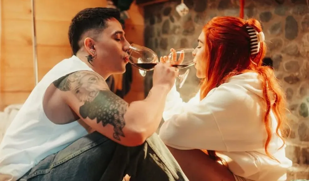 Andy Rivera presentó a su nueva novia en pleno concierto 3 Andy Rivera presentó a su nueva novia en pleno concierto Andy Rivera compartió un romántico beso en tarima con su nueva novia, la influencer Ximemua.