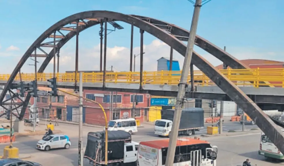 Así avanza la construcción de 3 puentes en la Autosur La Agencia Nacional de Infraestructura (ANI) le está metiendo el acelerador a un proyecto clave para miles de ciudadanos: la construcción de tres puentes peatonales. Este compromiso, que hace parte del proyecto vial ‘Ampliación a Tercer Carril Doble Calzada Bogotá – Girardot’, ya muestra grandes avances.