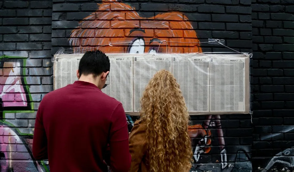 Así avanza la jornada electoral del Pacto Histórico Desde las 8:00 a. m., los colombianos inscritos en el censo electoral han podido acercarse a los distintos puntos de votación habilitados para participar en la consulta popular del Pacto Histórico, en la que se definirán el candidato presidencial y los candidatos al Senado y a la Cámara de Representantes de cara a las elecciones de 2026.