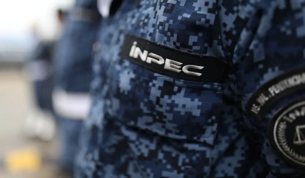 Ataques contra el INPEC ¿coincidencia o acción coordinada? 1 Ataques contra el INPEC ¿coincidencia o acción coordinada? En menos de una semana, varios guardias del INPEC fueron atacados en distintas ciudades del país, dejando muertos y heridos. La rapidez y similitud de los hechos hace preguntarse si se trata de incidentes aislados o de una acción coordinada desde el interior de las cárceles.