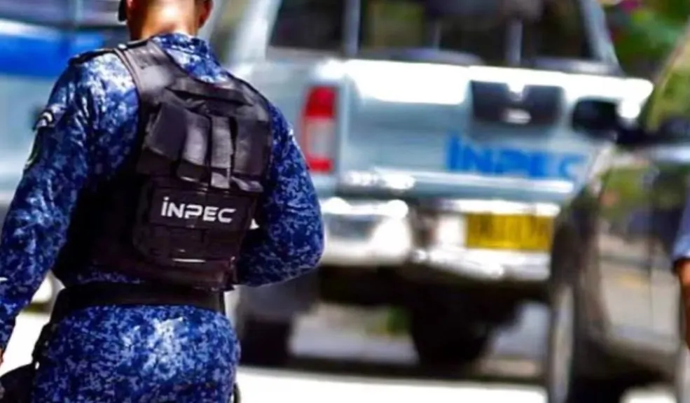 Ataques contra el INPEC ¿coincidencia o acción coordinada? En menos de una semana, varios guardias del INPEC fueron atacados en distintas ciudades del país, dejando muertos y heridos. La rapidez y similitud de los hechos hace preguntarse si se trata de incidentes aislados o de una acción coordinada desde el interior de las cárceles.
