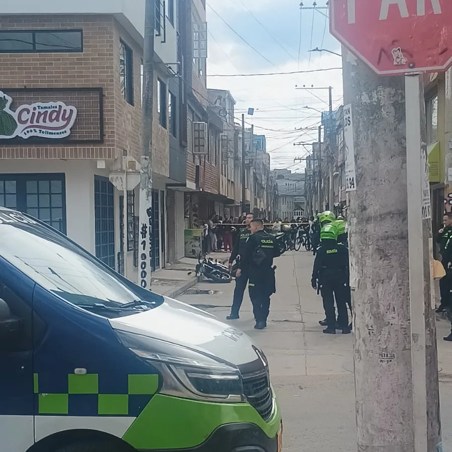 Bosa: más detalles del hecho violento en Escocia II que dejó dos muertos y una capturada 1 Bosa: más detalles del hecho violento en Escocia II que dejó dos muertos y una capturada Q'HUBO conoció nuevos detalles del hecho violento ocurrido en el barrio Escocia II. Un presunto sicario fue abatido por la Policía, mientras que su cómplice fue capturada.
