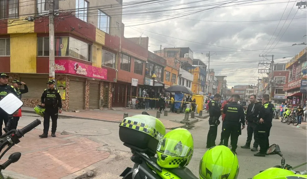 Bosa: más detalles del hecho violento en Escocia II que dejó dos muertos y una capturada Q'HUBO conoció nuevos detalles del hecho violento ocurrido en el barrio Escocia II. Un presunto sicario fue abatido por la Policía, mientras que su cómplice fue capturada.