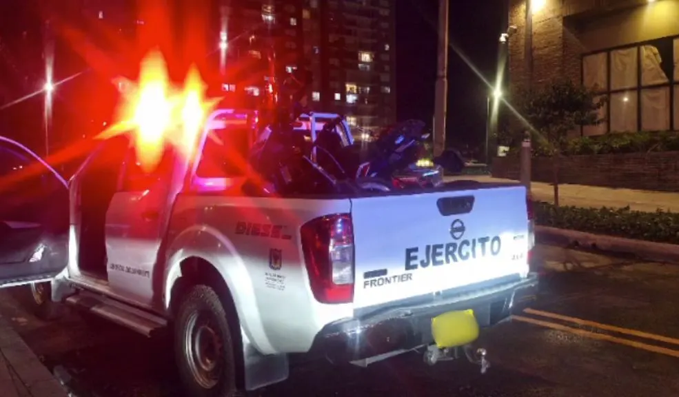 Barrios Unidos: intento de robo a militar terminó con un presunto ladrón muerto Un intento de robo a un integrante activo del Ejército Nacional en la localidad de Barrios Unidos dejó como resultado la muerte del presunto ladrón.