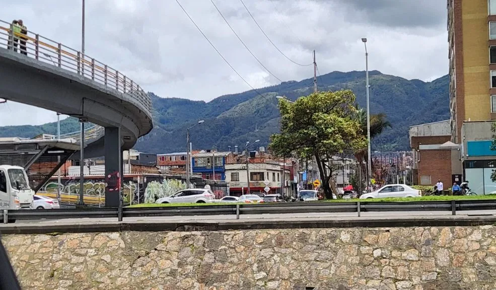 Barrios Unidos: más detalles del intento de robo a militar que terminó con un ladrón muerto 2 Barrios Unidos: más detalles del intento de robo a militar que terminó con un ladrón muerto En el barrio El Rosario, en la localidad de Barrios Unidos, un intento de hurto terminó en tragedia para uno de los presuntos delincuentes que participaron en el hecho.